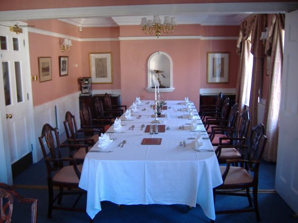 hawks_club_large_dining_room-600x450